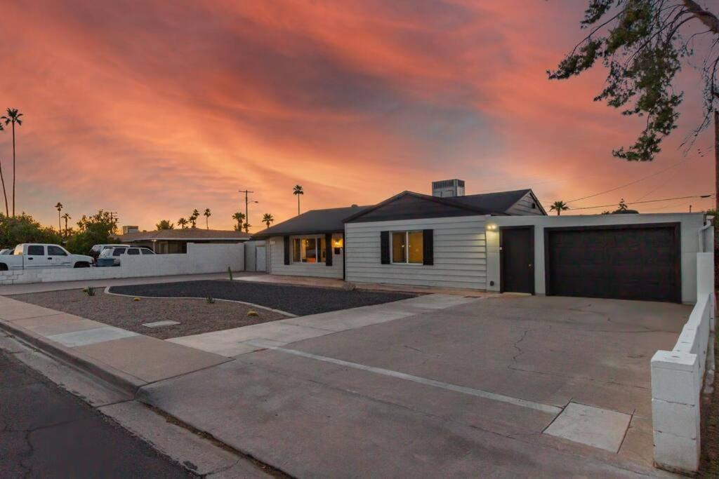 New Midtown Modern Studio With Backyard Phoenix Dış mekan fotoğraf